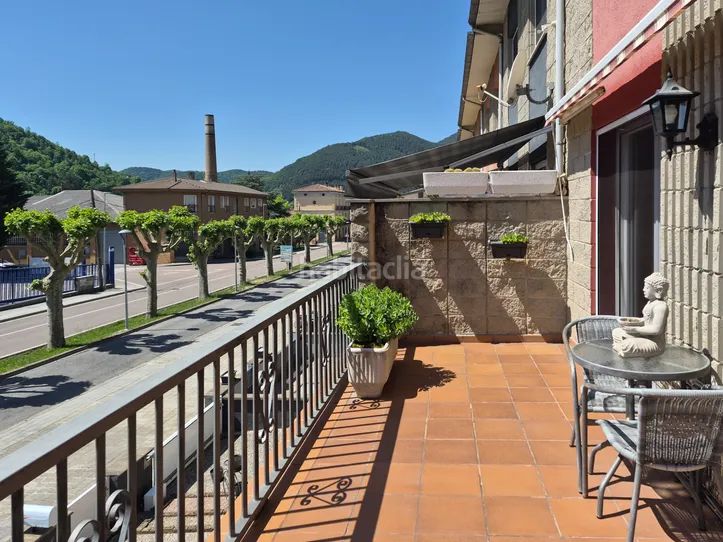 Foto 4b3a745d-593d-4411-8a03-c810ab971f75. Casa aparellada a Ripoll