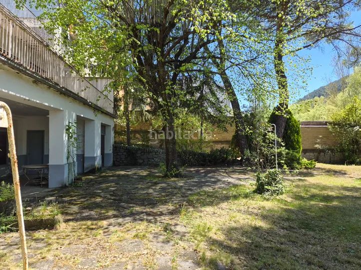 Foto f2e54b65-cbd3-46dd-9ae6-88e54612d90a. Chalet with parking in Ripoll