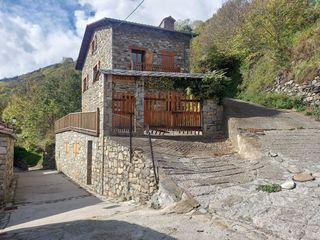 Casa a Setcases. Casa unifamiliar en venda a setcases, amb pati, bones vistes i g