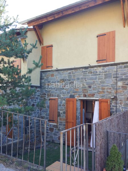 Foto c3ec6e12-1fe7-48f4-8afc-2c47d3cdff2f. Casa aparellada amb calefacció aparcament a Planoles