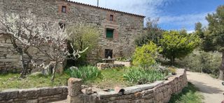 Location Appartement dans Sant Mateu de Bages. Pis en una masia a castelltallat, camps (fonollosa)