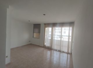 Rent Flat in Bases de Manresa - Carretera de Santpedor. Pis a av. bases de manresa.
