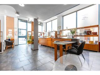 Lloguer Local Comercial a Calle josep torras i bages 18. Local en alquiler en centre