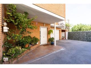 Casa adossada a De dalt 4. Chalet adosado en venta en palausolità i plegamans