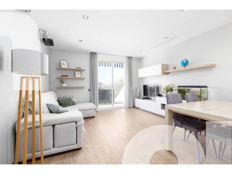 Foto 2b178c26-8f24-4ddf-a9b2-a9979e3a3676. Pis amb calefacció a Franqueses del Vallès (Les)