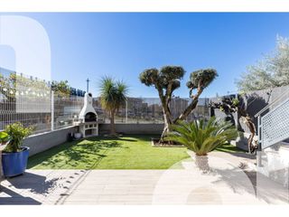 Flat  Paseo til·lers. Pis amb pati privat en venda a corró davall