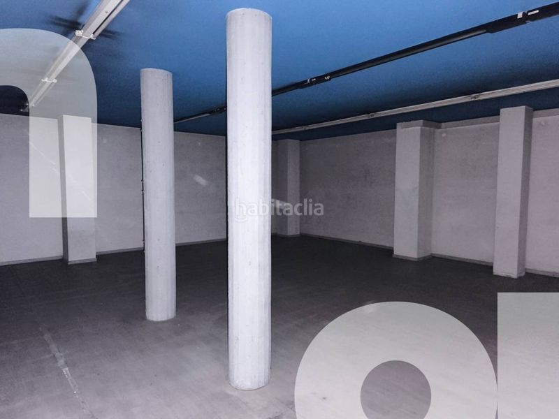 Foto d8f971b4-394f-49b2-877a-450ee4b78f78. Local comercial a calle marti grivé 4 a Sant miquel Granollers