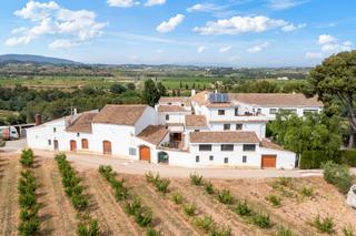 Masia a Sant Mart Sarroca. Tu refugio rural con alma 32 hectareas de espacio, historia y fu