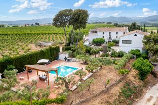 Masia a Sant Martí Sarroca. Tu refugio rural con alma 32 hectareas de espacio, historia y fu