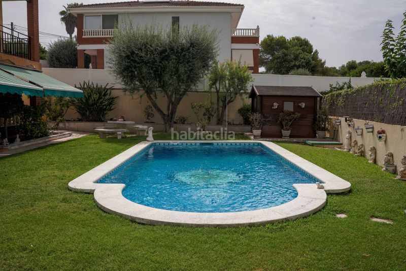 Foto 09b1e511-b6db-4c8d-8f5f-062dbd6e7bbd. Xalet amb piscina a Cunit residencial Cunit
