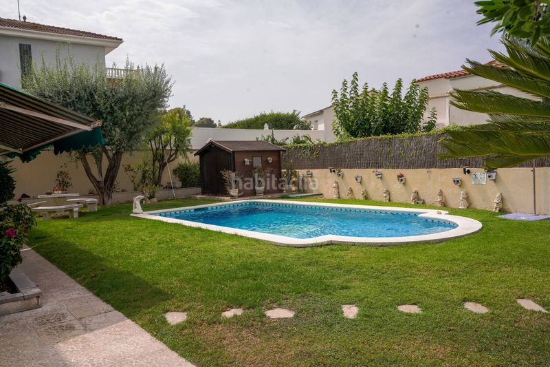 Foto 0abae4f8-27fc-4d51-95ff-7f818ae463b1. Xalet amb piscina a Cunit residencial Cunit