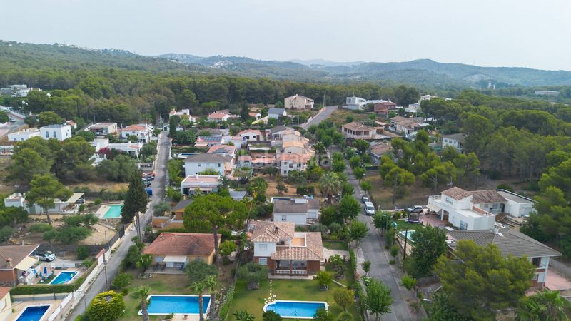 Foto af6c0b53-df1c-4c95-baf3-0f81b0bcccb8. Xalet amb piscina a Cunit residencial Cunit