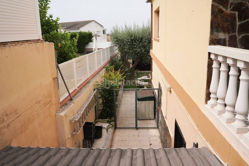 Foto bd5d44a1-2af8-4d26-bfe5-73b3ee21257a. Xalet amb piscina a Cunit residencial Cunit