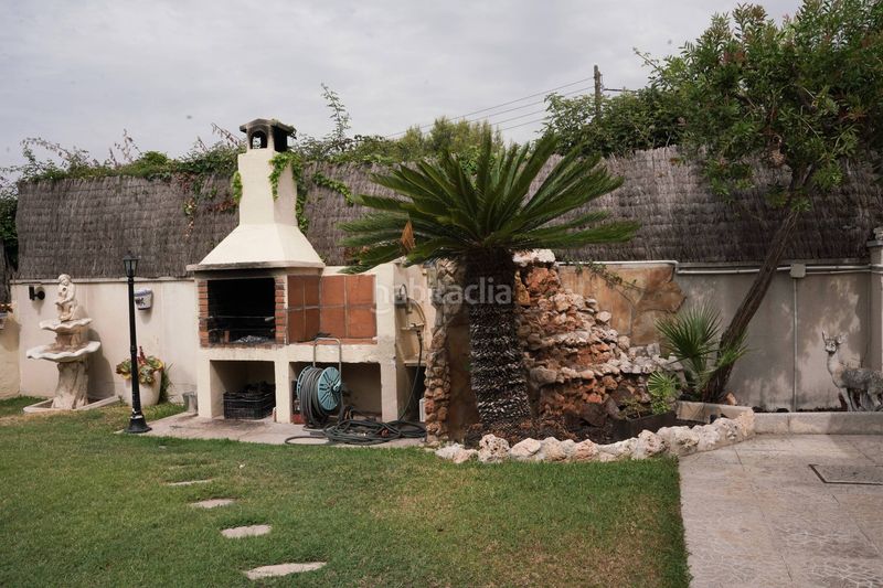 Foto c12ce1da-5526-4f07-8438-3b6e1c170438. Xalet amb piscina a Cunit residencial Cunit