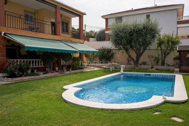 Foto d87c6946-3b37-48bf-8f4c-2966772c88b9. Xalet amb piscina a Cunit residencial Cunit