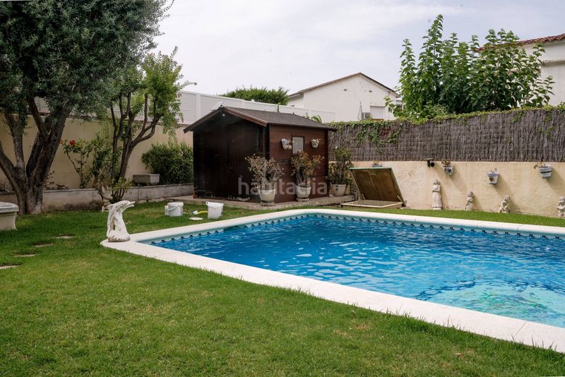 Foto f09c743a-c826-4062-850c-b5ef0c3756f1. Xalet amb piscina a Cunit residencial Cunit
