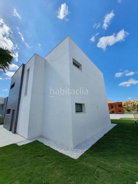 Foto added6f0-1e2c-4b8e-b36a-e7a36d9e72c3. Casa amb aparcament piscina a El Castillo Manilva
