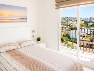 Rent Flat  Alhamar. Vive frente al mediterráneo  1 dormitorio, terraza, piscina y to