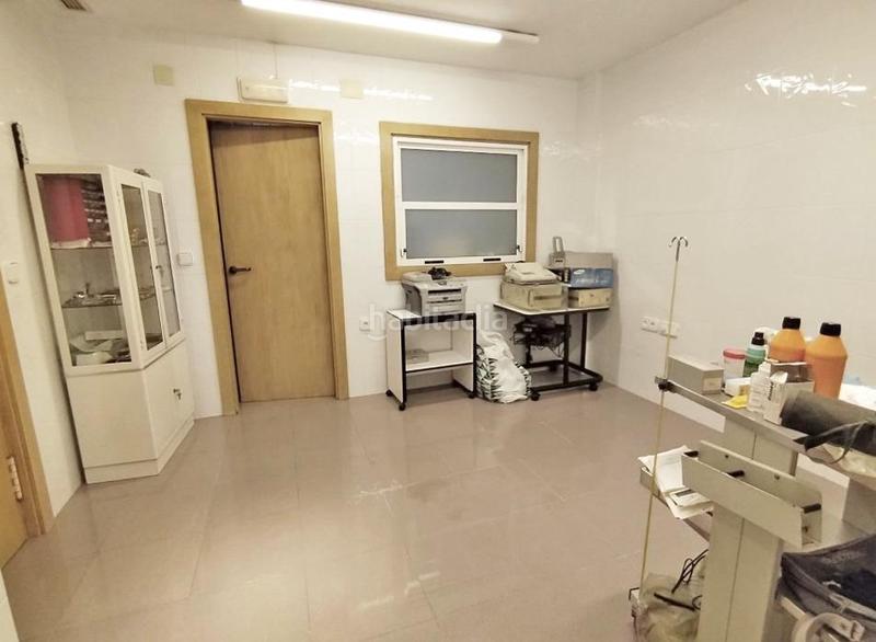 Foto 0c050b46-257a-4142-a292-93aebe69d8d1. Piso gran vivienda con amplitud en la rambla méndez nuñéz! en Alicante