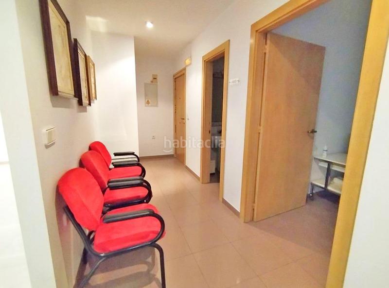 Foto 2f4538fa-50d5-44d0-84d2-42764f4166c8. Piso gran vivienda con amplitud en la rambla méndez nuñéz! en Alicante