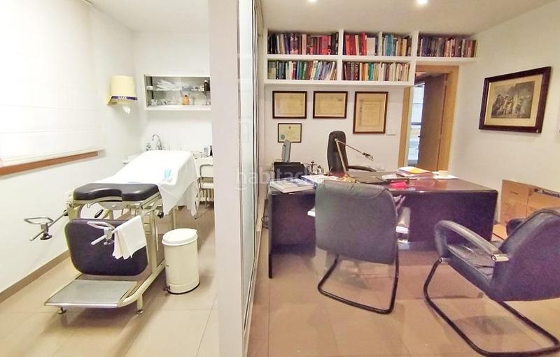 Foto 3511803e-0ed5-4d9d-b928-0dd0991e71a5. Piso gran vivienda con amplitud en la rambla méndez nuñéz! en Alicante