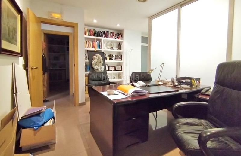 Foto 39bb8050-d5ee-4073-a404-634c9447a385. Piso gran vivienda con amplitud en la rambla méndez nuñéz! en Alicante