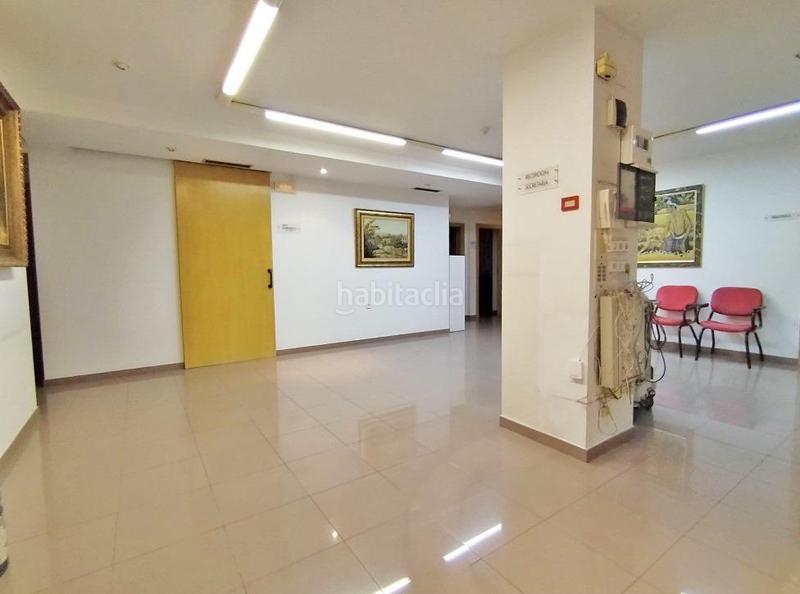 Foto 45650f83-1671-47de-ac10-f5f32819c78b. Piso gran vivienda con amplitud en la rambla méndez nuñéz! en Alicante