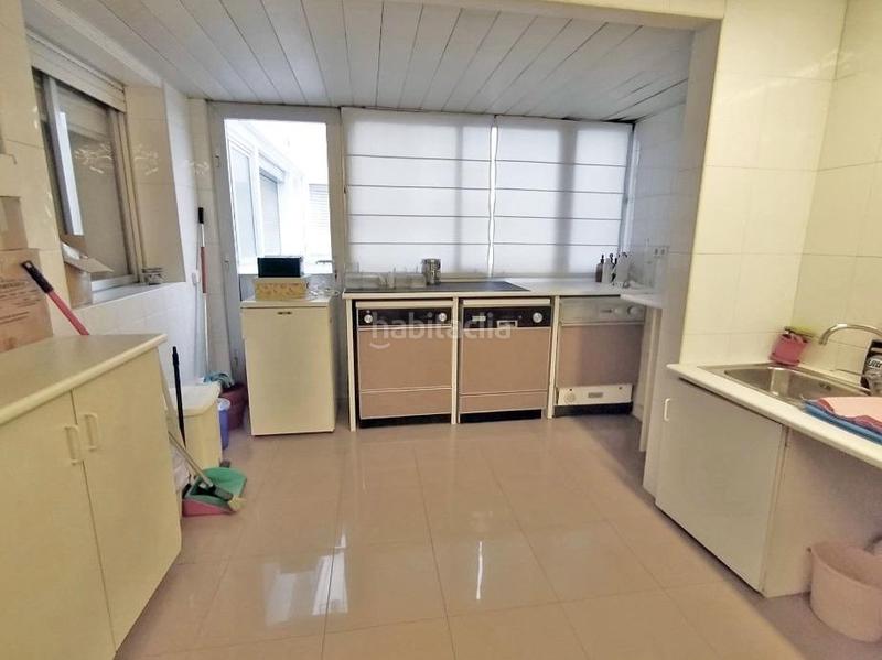 Foto 84e1fc45-ee93-43c7-a87c-b2b6fc55fe05. Piso gran vivienda con amplitud en la rambla méndez nuñéz! en Alicante