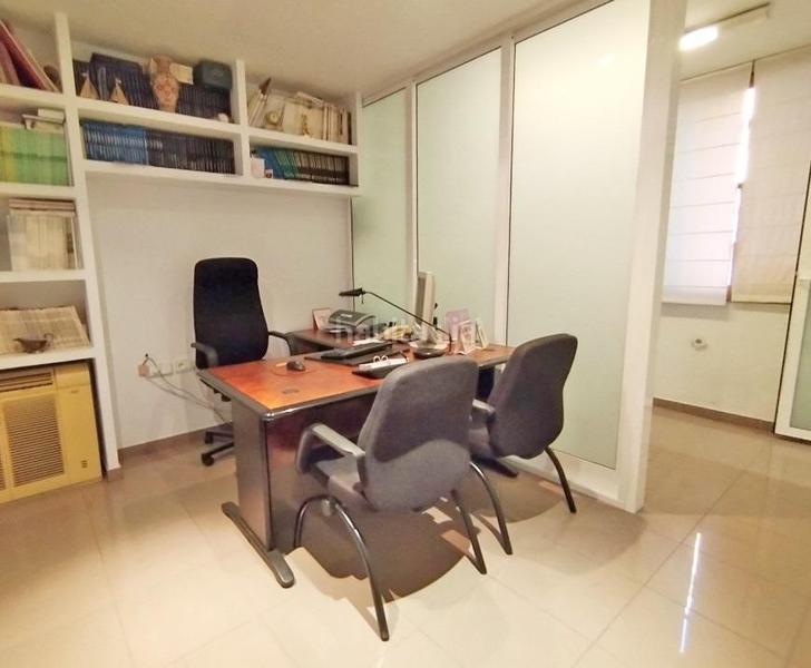 Foto d7e980f0-9c77-45ac-83ca-07bfdc600bd5. Piso gran vivienda con amplitud en la rambla méndez nuñéz! en Alicante