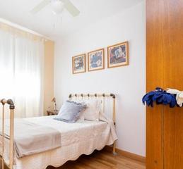 Chalet  Paseo paseo de los olivos. Chalet exclusivo en albolote con jardín y amplia parcela en urba