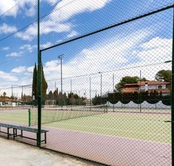 Chalet in Albolote. Jardín, piscina y deporte en un entorno privilegiado!