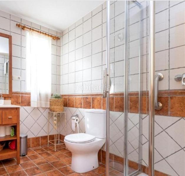 Foto 49e31195-514c-4d81-bf3f-6ab735ad044a. Chalet magnifico chalet con potencial extra vive y amplía en tu propio jardín! en Albolote