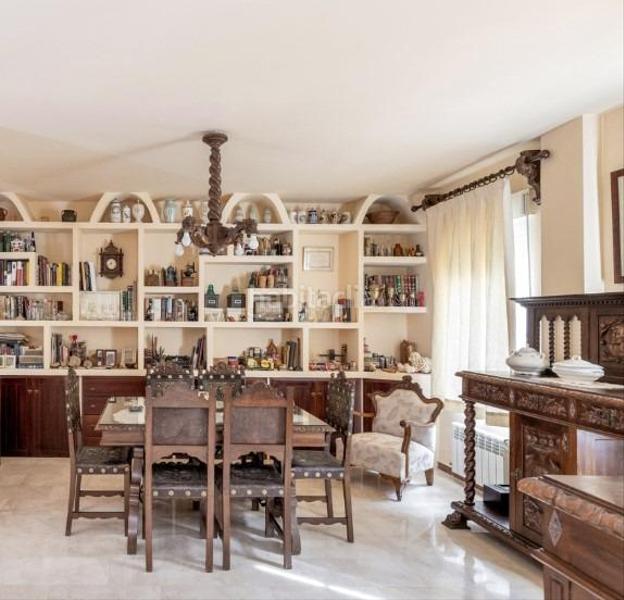 Foto bd23529b-00ef-449c-a87e-4486fd0eaeb4. Chalet magnifico chalet con potencial extra vive y amplía en tu propio jardín! en Albolote