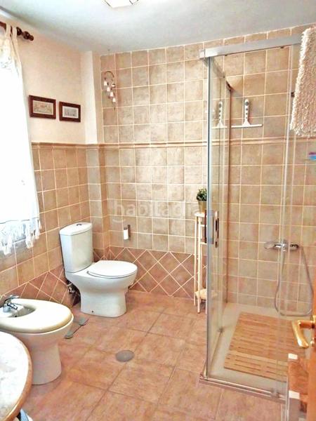 Foto c09b173a-9660-47e3-b84a-00337361ef4a. Chalet magnifico chalet con potencial extra vive y amplía en tu propio jardín! en Albolote