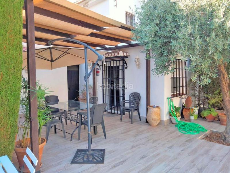 Foto dd45533f-4860-4e53-819a-01e2c08a5789. Chalet magnifico chalet con potencial extra vive y amplía en tu propio jardín! en Albolote