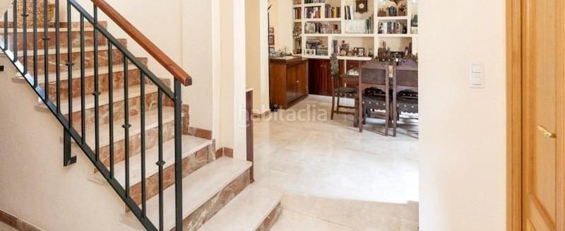 Foto f24e5279-be92-4f28-acf7-32305c038c74. Chalet magnifico chalet con potencial extra vive y amplía en tu propio jardín! en Albolote