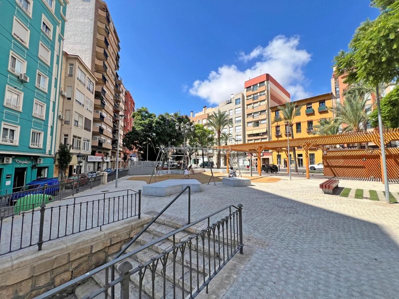 Foto c8796c07-a29c-4e7c-9b11-0bb369d31f0d. Aparcament cotxe a Mercado Alicante