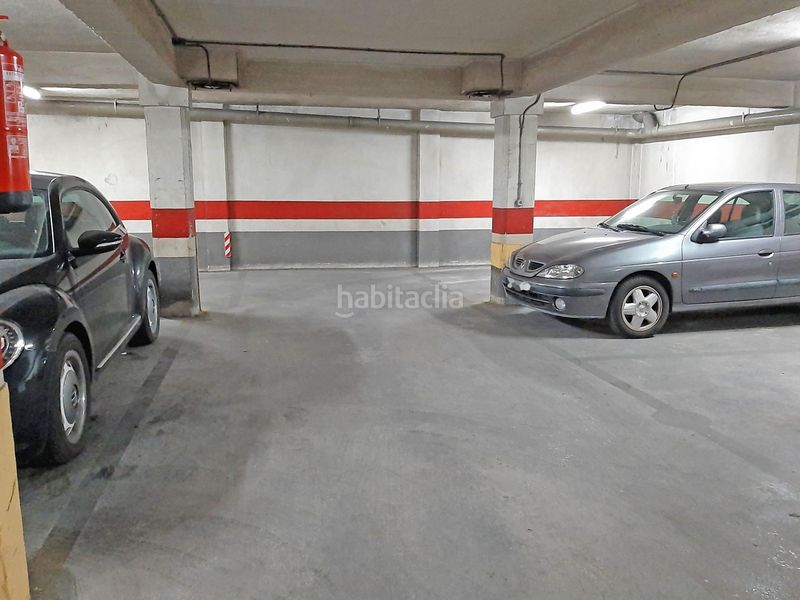 Foto f25bb13c-f4a5-4793-a948-ba395cc885c8. Aparcament cotxe a Mercado Alicante