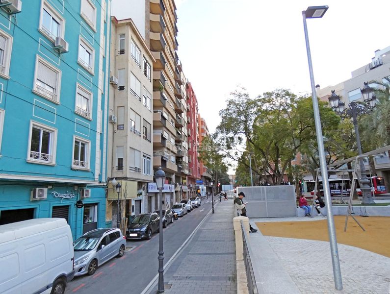 Foto 08266534-4259-4146-9933-6979f3edcb06. Aparcament cotxe a Mercado Alicante