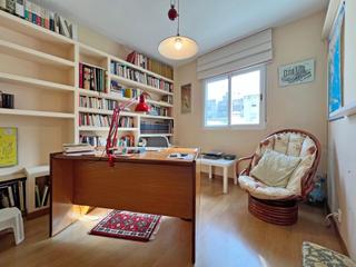 Flat in Benalúa. Piso en el centro de alicante con terraza y garaje!