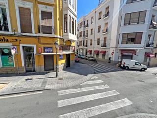 Locale commerciale  Calle musico oscar tordera iñesta. Local con licencia de música plaza hermanos pascual!