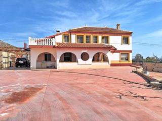 Chalet  Calle homero. Amplio chalet con parcela urbana de 2.500 m