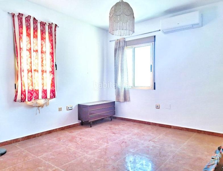 Foto 09f4d566-ce67-46c1-8976-b76e13fb556e. Chalet  exclusivo con amplia parcela urbana de 2.500 m en la serreta! en Alicante