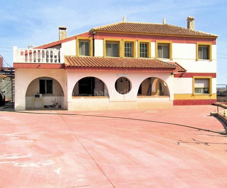 Foto c8e36ddf-8486-4368-acc2-e4c3e2756acf. Chalet  exclusivo con amplia parcela urbana de 2.500 m en la serreta! en Alicante