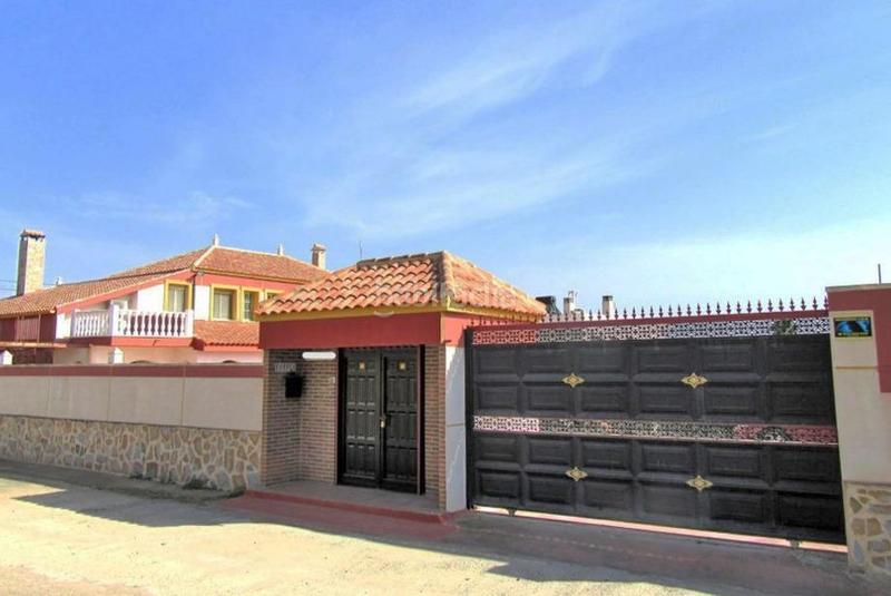 Foto ccca78cb-03ed-49e6-83f7-98bb85695d3f. Chalet  exclusivo con amplia parcela urbana de 2.500 m en la serreta! en Alicante