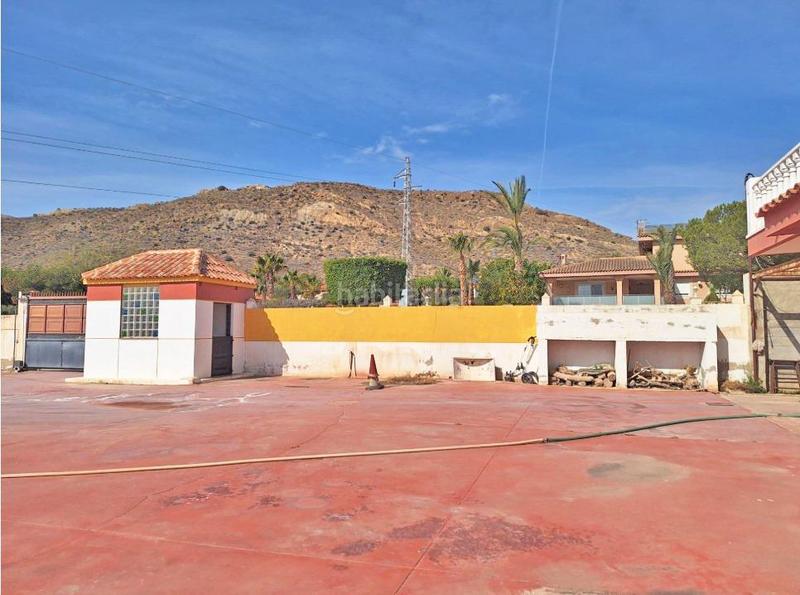 Foto edaf8a6b-c7e4-4426-a18d-b6c300ec1fdd. Chalet  exclusivo con amplia parcela urbana de 2.500 m en la serreta! en Alicante