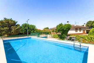 Chalet  Calle peña rubia. Aquí, el espacio y la tranquilidad no son un lujo, son parte del