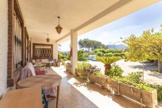 Chalet à Las Tiesas. Chalet villena, ubicación ideal, privacidad y amplitud!