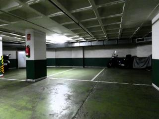 Miete Autoparkplatz  Avenida oscar espla. Garaje con acceso por av. loring, a un paso de la estación