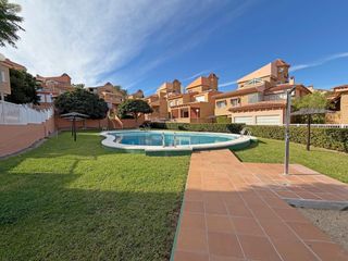 Xalet a Cabo de las Huertas. Elegancia y confort en cabo de las huertas con piscina